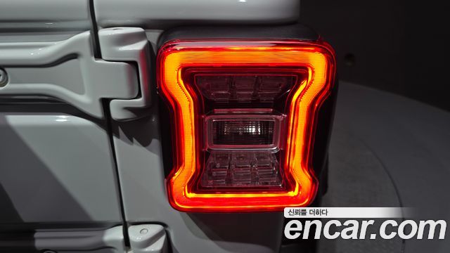 Jeep Wrangler 2022 — photo 9