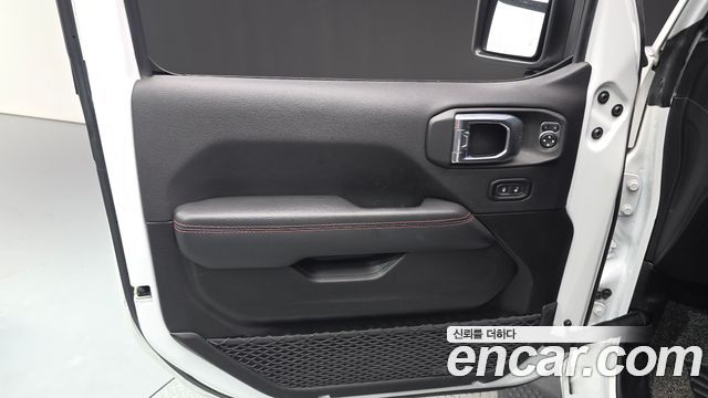 Jeep Wrangler 2022 — photo 15