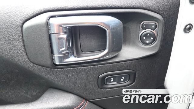 Jeep Wrangler 2022 — photo 27