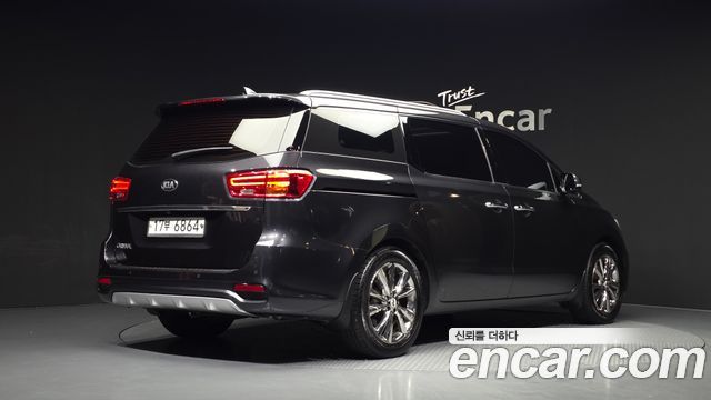 Kia Canival 2019 — photo 2