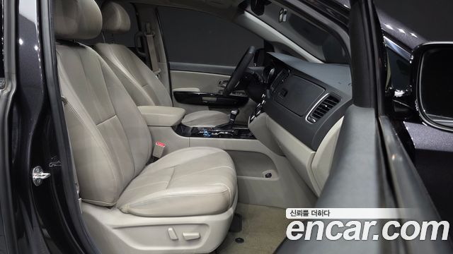 Kia Canival 2019 — photo 17