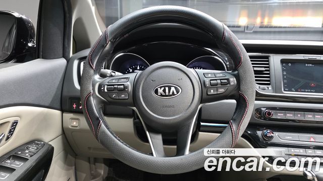 Kia Canival 2019 — photo 19