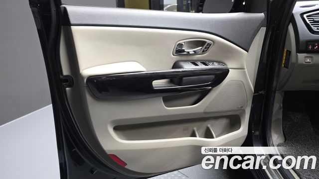 Kia Canival 2019 — photo 14