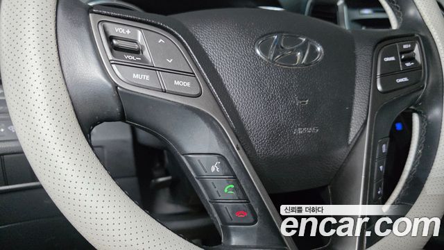 Hyundai Santafe 2018 — photo 32