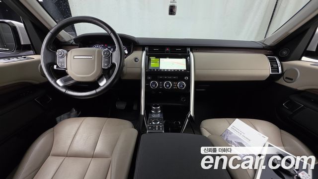 Land Rover Discovery 2018 — photo 10