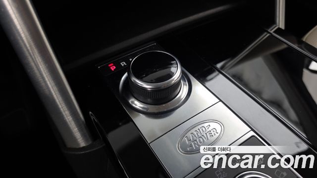 Land Rover Discovery 2018 — photo 12