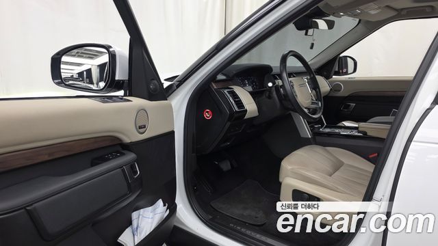 Land Rover Discovery 2018 — photo 13