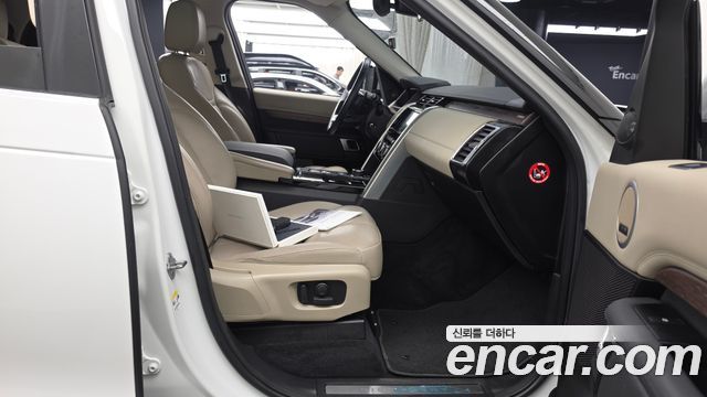 Land Rover Discovery 2018 — photo 17