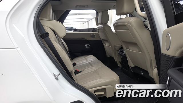 Land Rover Discovery 2018 — photo 18