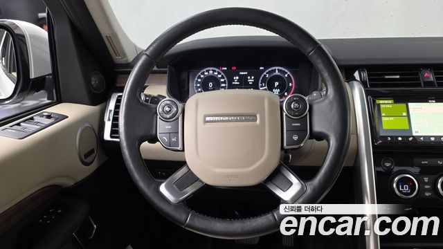 Land Rover Discovery 2018 — photo 19