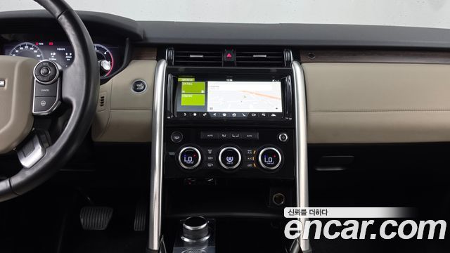 Land Rover Discovery 2018 — photo 20