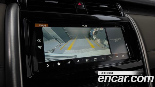 Land Rover Discovery 2018 — photo 21