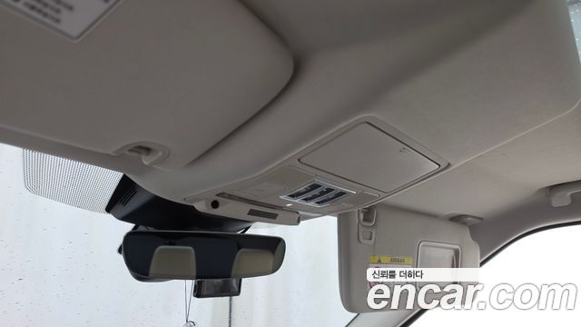 Land Rover Discovery 2018 — photo 23