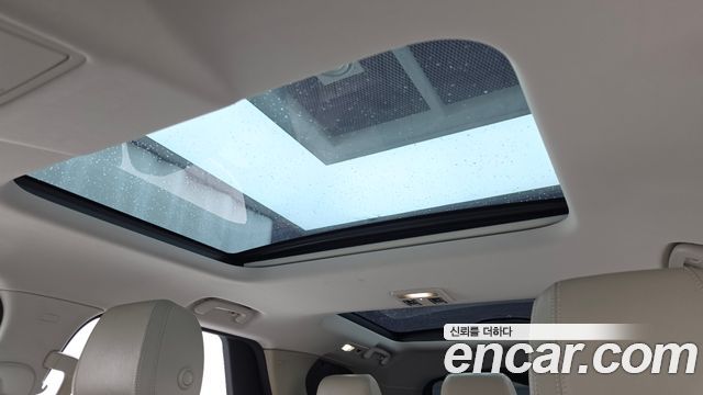 Land Rover Discovery 2018 — photo 24