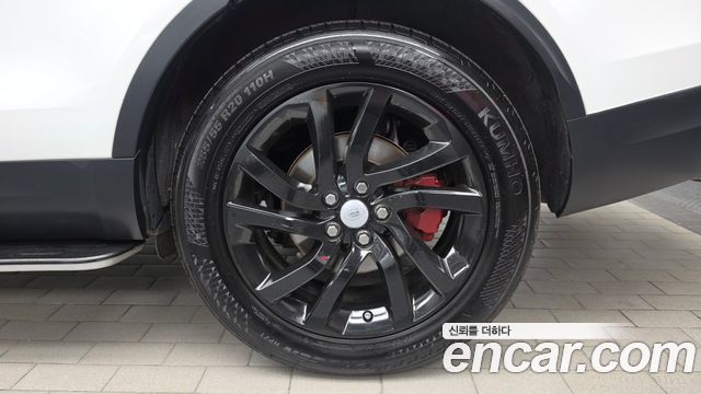 Land Rover Discovery 2018 — photo 7