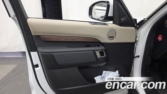 Land Rover Discovery 2018 — photo 14