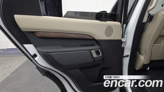 Land Rover Discovery 2018 — photo 15