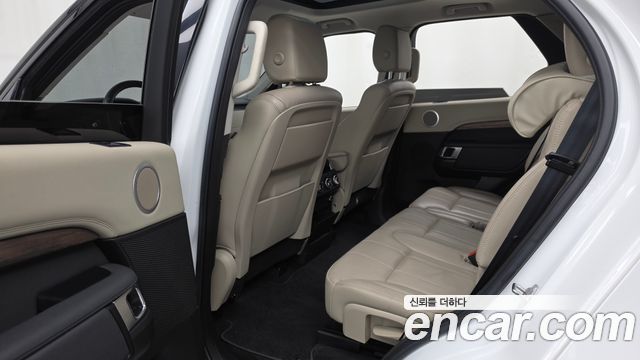 Land Rover Discovery 2018 — photo 16