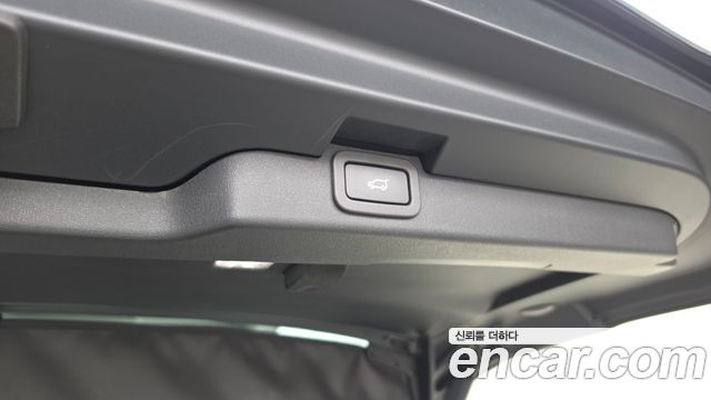 Land Rover Discovery 2018 — photo 27