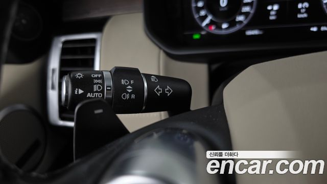 Land Rover Discovery 2018 — photo 30