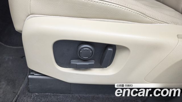 Land Rover Discovery 2018 — photo 31