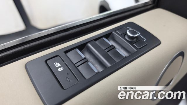 Land Rover Discovery 2018 — photo 34