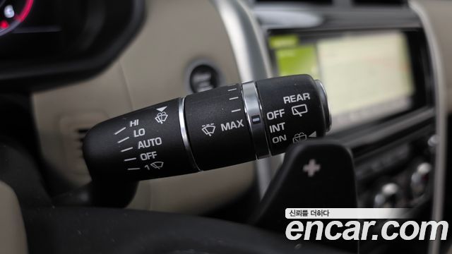 Land Rover Discovery 2018 — photo 35