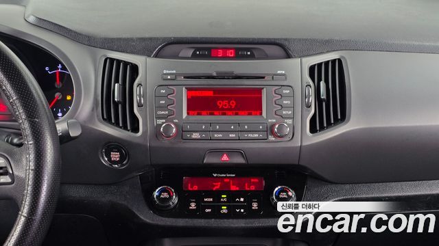 Kia Sportage 2012 — photo 14