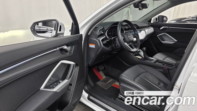 Audi Q3 2020 — photo 13