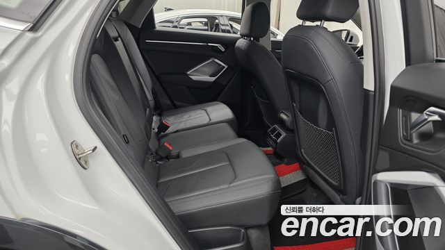 Audi Q3 2020 — photo 17