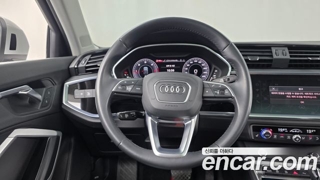 Audi Q3 2020 — photo 18