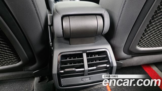 Audi Q3 2020 — photo 25