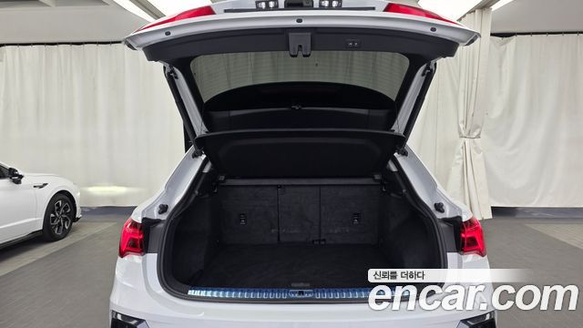 Audi Q3 2020 — photo 26