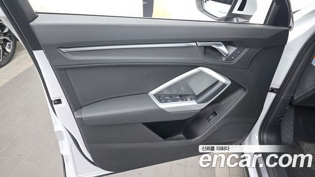 Audi Q3 2020 — photo 14