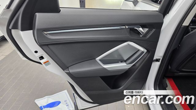 Audi Q3 2020 — photo 15