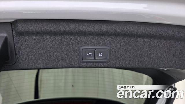 Audi Q3 2020 — photo 29