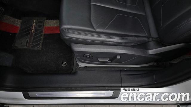 Audi Q3 2020 — photo 31