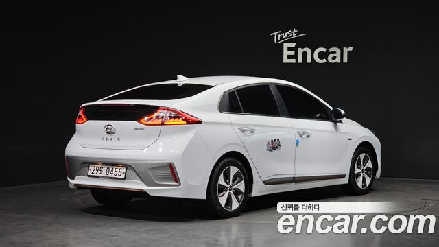 Hyundai Ioniq 2017 — photo 2