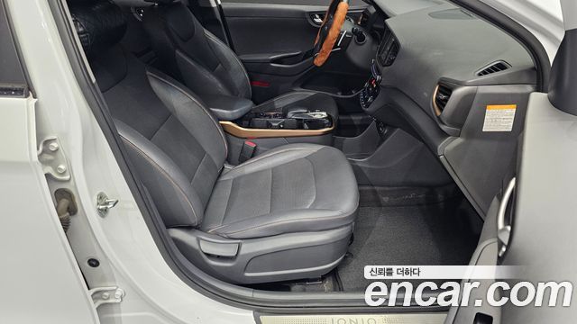 Hyundai Ioniq 2017 — photo 11