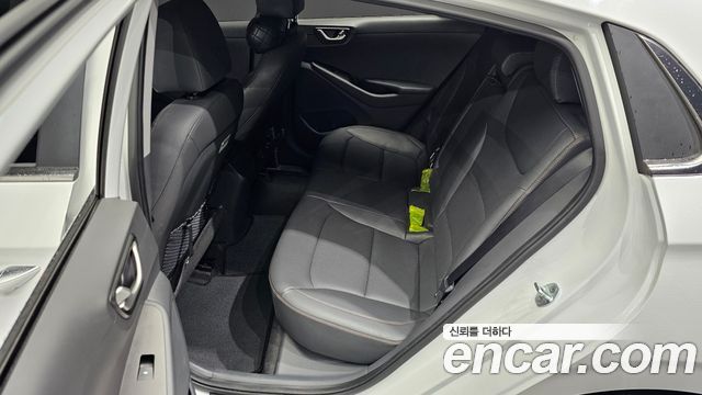 Hyundai Ioniq 2017 — photo 12