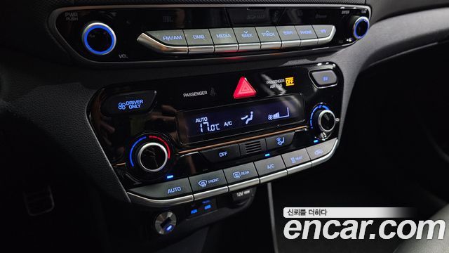 Hyundai Ioniq 2017 — photo 17