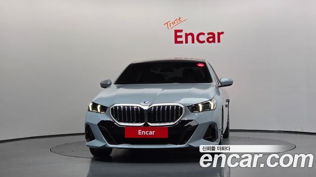 BMW 5-Series 2025 — photo 3