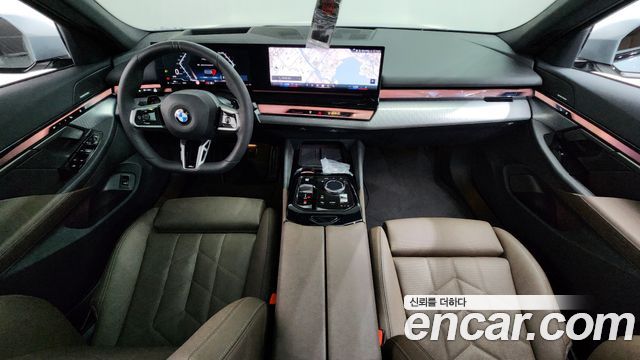 BMW 5-Series 2025 — photo 10