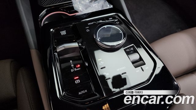 BMW 5-Series 2025 — photo 12