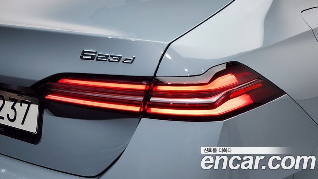 BMW 5-Series 2025 — photo 9