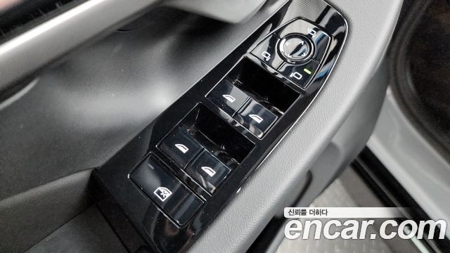 BMW 5-Series 2025 — photo 29