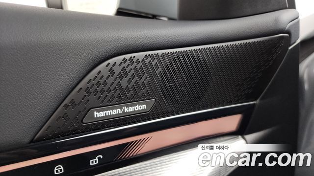 BMW 5-Series 2025 — photo 31