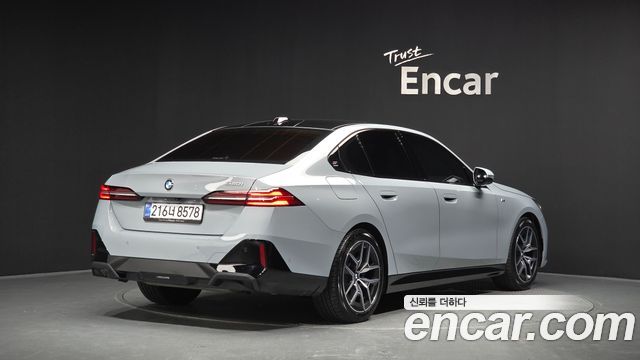 BMW 5-Series 2025 — photo 2