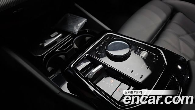 BMW 5-Series 2025 — photo 12