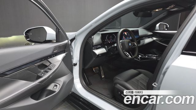 BMW 5-Series 2025 — photo 13